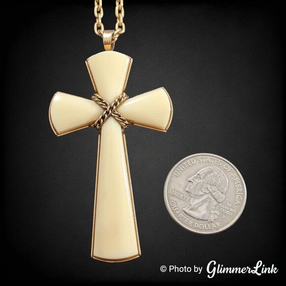 Vintage 70s Avon Juliet Cream Lucite Cross Gothic Gold Tone Pendant Necklace - Picture 4 of 7